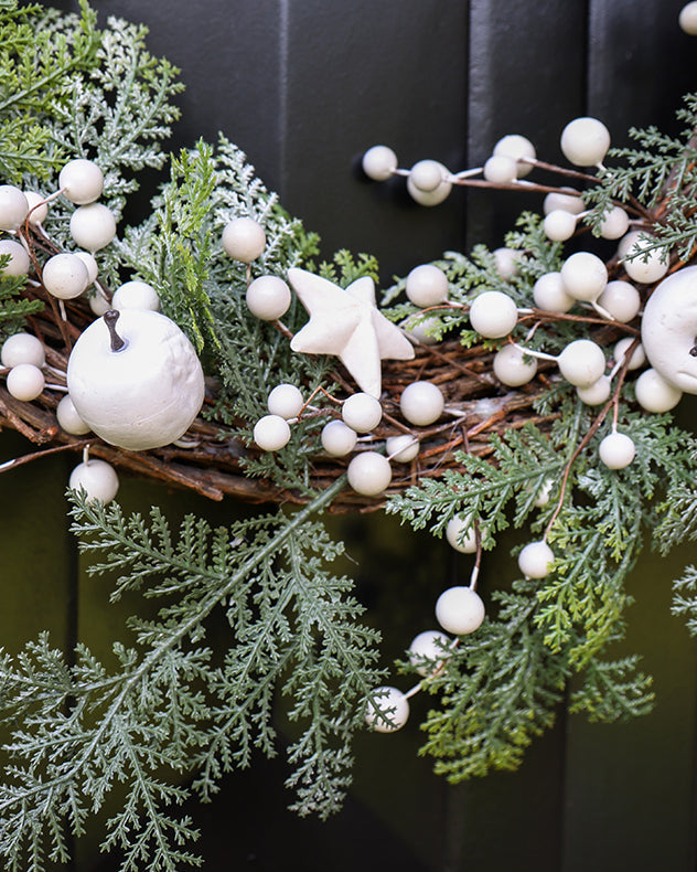 white berry and star christmas wreath