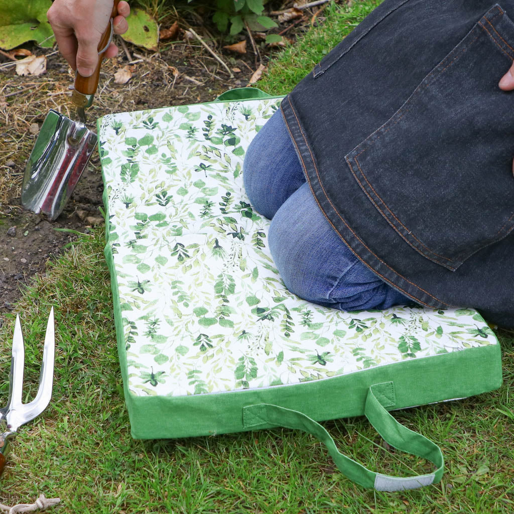 kneeling pas gardening gift