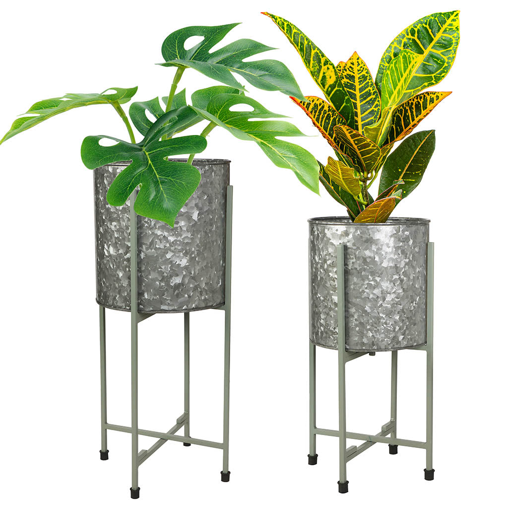 Freestanding planter

