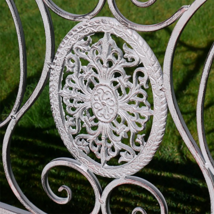 Banc de jardin gris orné à volutes