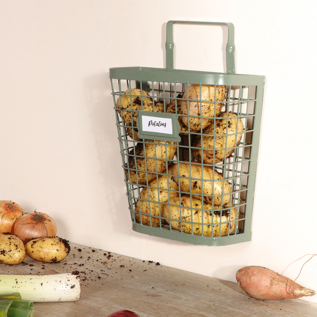 Wall mounted veg rack outlet