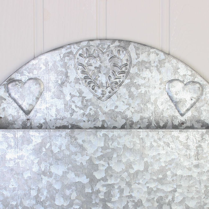 heart detail mail tin